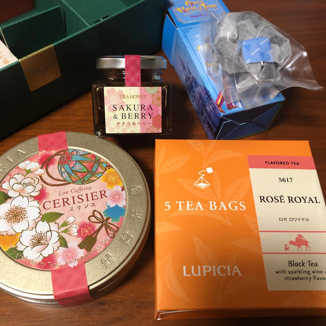 LUPICIA(ルピシア)の紅茶　LUPICIA ディズニー　TEAHONEY サクラ＆ベリー 食品/飲料/酒の飲料(茶)の商品写真