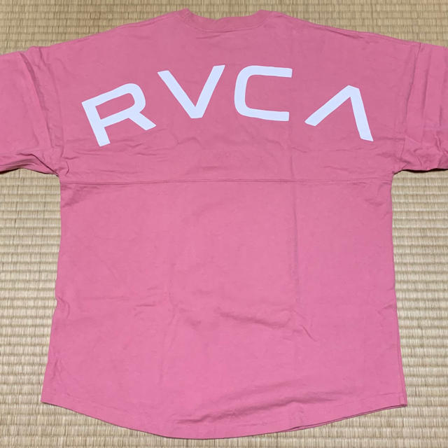 RVCA(ルーカ)のRVCA BIG tシャツ  週末限定お値下げ レディースのトップス(Tシャツ(半袖/袖なし))の商品写真