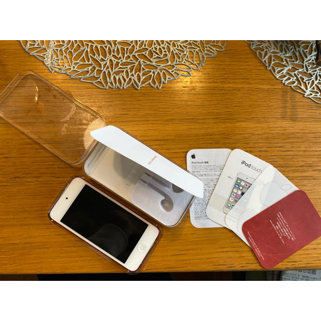 iPod touch(アイポッドタッチ)のiPod touch(第6世代)PRODUCT RED32GB スマホ/家電/カメラのオーディオ機器(ポータブルプレーヤー)の商品写真