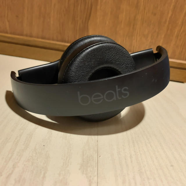 Beats by Dr Dre(ビーツバイドクタードレ)の大人気Beats solo3 Wireless、ヘッドホンケース付 スマホ/家電/カメラのオーディオ機器(ヘッドフォン/イヤフォン)の商品写真