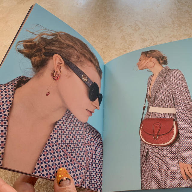 FENDI(フェンディ)の超美品2019年フェンデイーカタログ エンタメ/ホビーの雑誌(ファッション)の商品写真