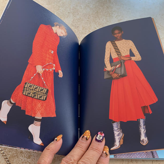 FENDI(フェンディ)の超美品2019年フェンデイーカタログ エンタメ/ホビーの雑誌(ファッション)の商品写真