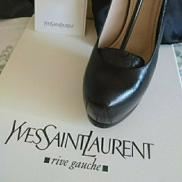 Yves Saint Laurentのハイヒール