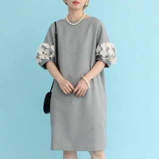 プープレ(peu pres)の【美品】プープレ ファンシーブッチャー お花袖ワンピース(ひざ丈ワンピース)