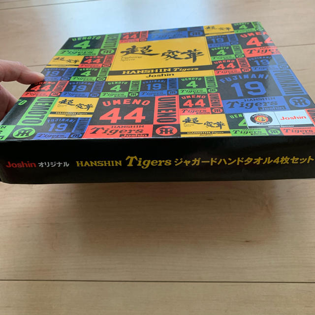 阪神タイガース(ハンシンタイガース)の★新品未使用★阪神タイガース ジャガードハンドタオル4枚セット★非売品 インテリア/住まい/日用品の日用品/生活雑貨/旅行(タオル/バス用品)の商品写真