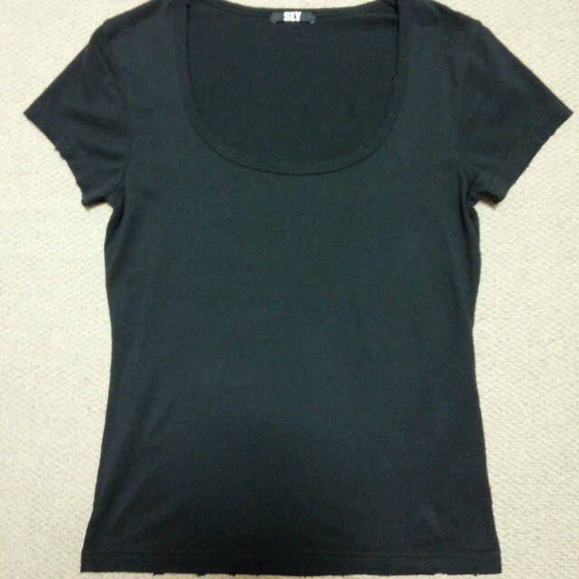 SLY(スライ)のSLY ダメージ加工Tシャツ レディースのトップス(Tシャツ(半袖/袖なし))の商品写真