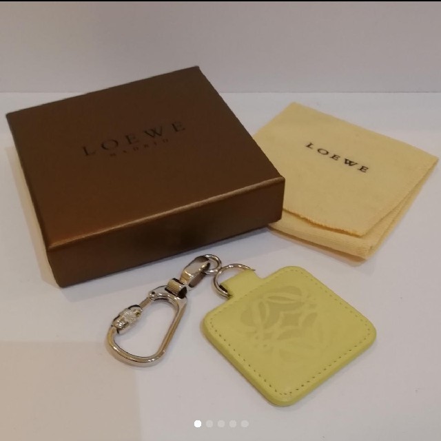 LOEWE - LOEWE ロエベ キーホルダー バッグチャーム イエローの通販 by みんとんゆ☆プロフ必読お願います｜ロエベならラクマ