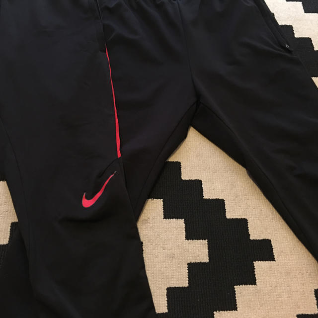 NIKE(ナイキ)のNIKE  ナイキ  ジャージパンツ   140センチ  2枚 キッズ/ベビー/マタニティのキッズ服男の子用(90cm~)(パンツ/スパッツ)の商品写真