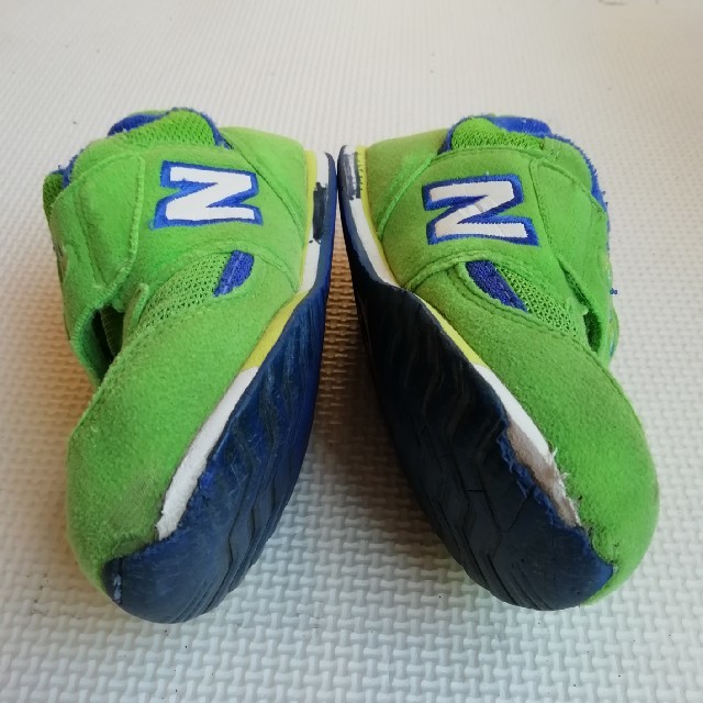 New Balance(ニューバランス)のスニーカー　15.5㎝　 キッズ/ベビー/マタニティのキッズ靴/シューズ(15cm~)(スニーカー)の商品写真