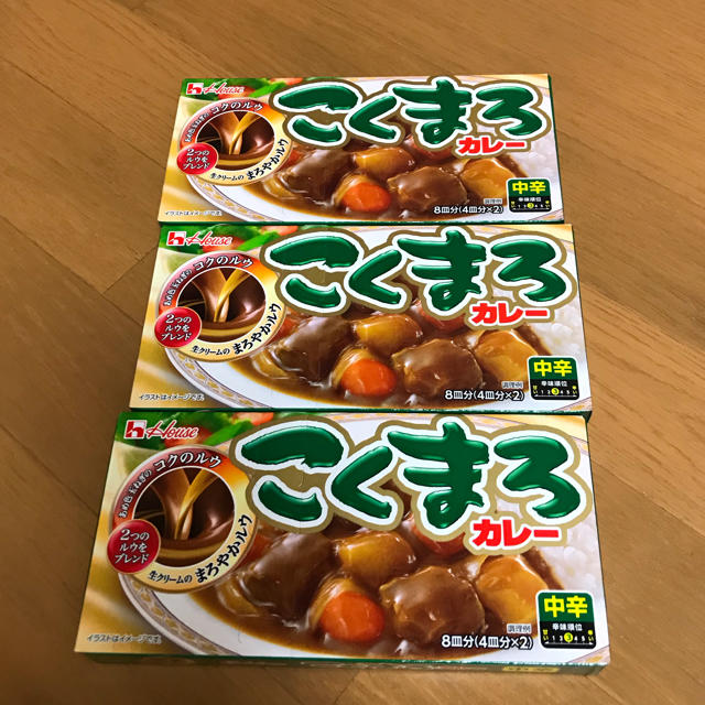 ハウス食品(ハウスショクヒン)のこくまろカレー  中辛 食品/飲料/酒の食品(調味料)の商品写真