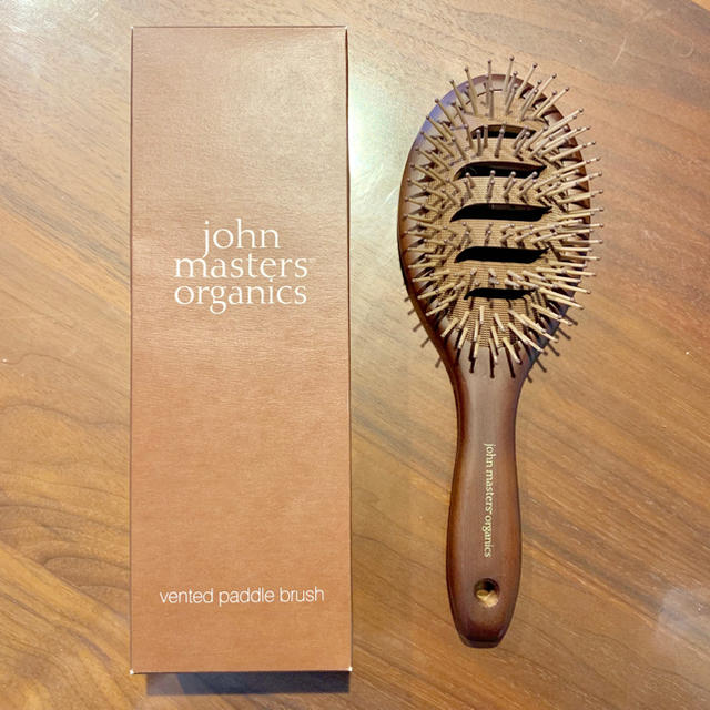 John Masters Organics(ジョンマスターオーガニック)の【新品 未使用】ジョンマスターオーガニック ブラシ コスメ/美容のヘアケア/スタイリング(ヘアブラシ/クシ)の商品写真