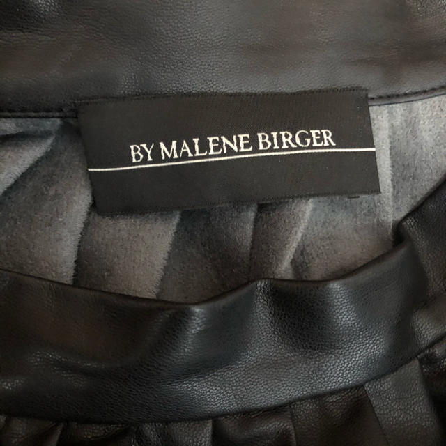 URBAN RESEARCH(アーバンリサーチ)のBY MALENE BIRGER  レザープリーツスカート レディースのスカート(ひざ丈スカート)の商品写真
