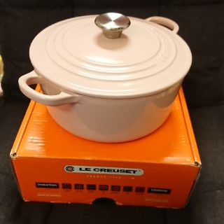 ルクルーゼ(LE CREUSET)のル・クルーゼ ココットロンド シフォンピンク 22cm おまけ付き(鍋/フライパン)