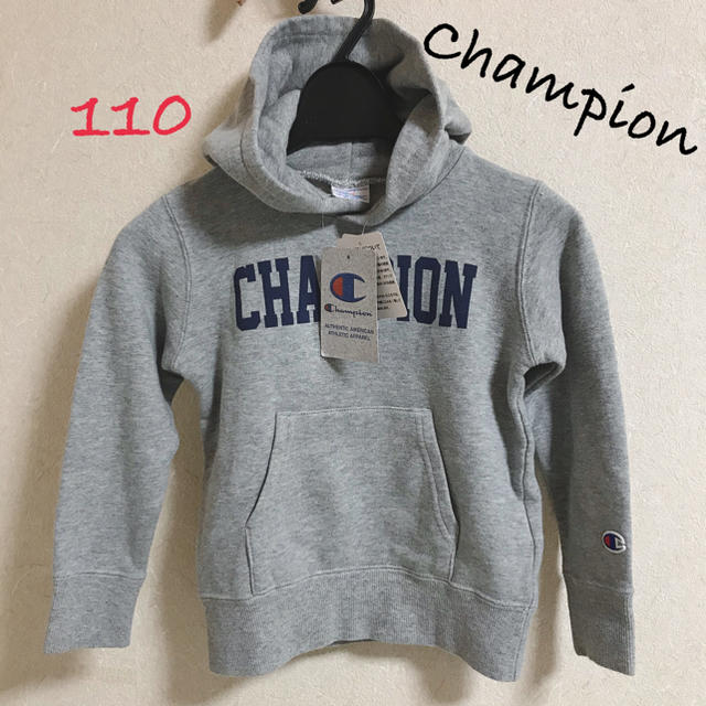 Champion(チャンピオン)の新品 キッズ Champion パーカー スウェット グレー 110 キッズ/ベビー/マタニティのキッズ服男の子用(90cm~)(Tシャツ/カットソー)の商品写真