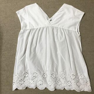 ユニクロ(UNIQLO)の【値下げ】トップス UNIQLO ユニクロ ホワイト 白 Mサイズ(シャツ/ブラウス(半袖/袖なし))