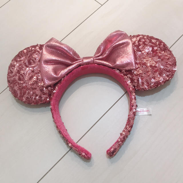 Disney(ディズニー)のディズニー カチューシャ スパンコール ミニーちゃん ピンク レディースのヘアアクセサリー(カチューシャ)の商品写真