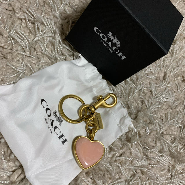 COACH(コーチ)のストーン ハート バッグ チャーム　キーホルダー レディースのファッション小物(キーホルダー)の商品写真