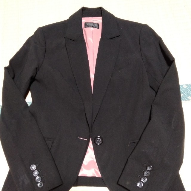 VICKY(ビッキー)のkako様専用【PREMIUM　BY BICKY】ブラックジャケット　38 レディースのジャケット/アウター(テーラードジャケット)の商品写真