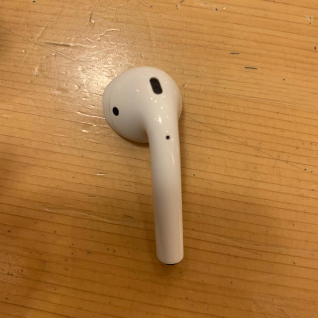 Apple(アップル)のエアポッズ  2代目 左耳 スマホ/家電/カメラのオーディオ機器(ヘッドフォン/イヤフォン)の商品写真