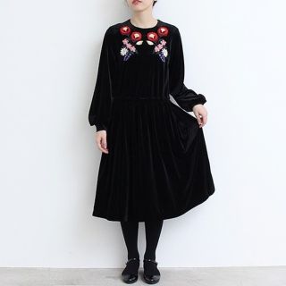 ドットアンドストライプスチャイルドウーマン(Dot&Stripes CHILDWOMAN)のベルベット花刺繍ワンピース(ロングワンピース/マキシワンピース)