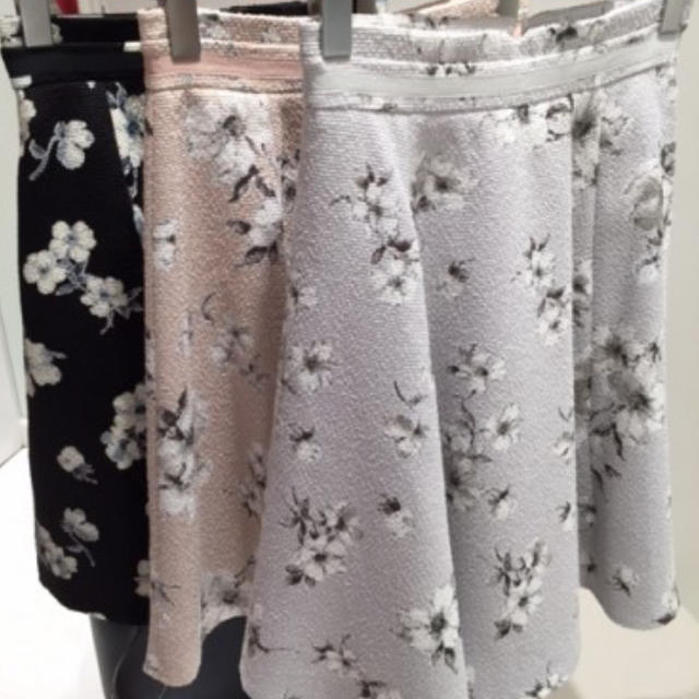 MISCH MASCH(ミッシュマッシュ)のMISCH MASCH 花柄ハギフレアスカート レディースのスカート(ひざ丈スカート)の商品写真