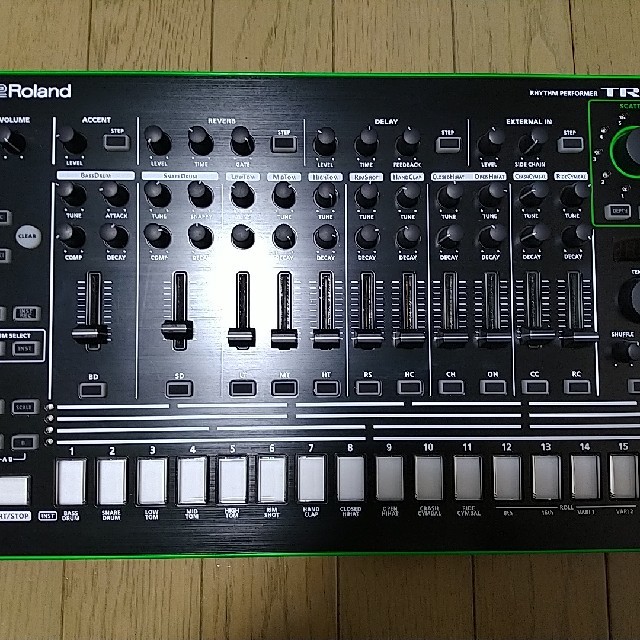 Roland(ローランド)のリズムマシンRoland TR-8 （音源拡張キット済み） 楽器のDTM/DAW(その他)の商品写真