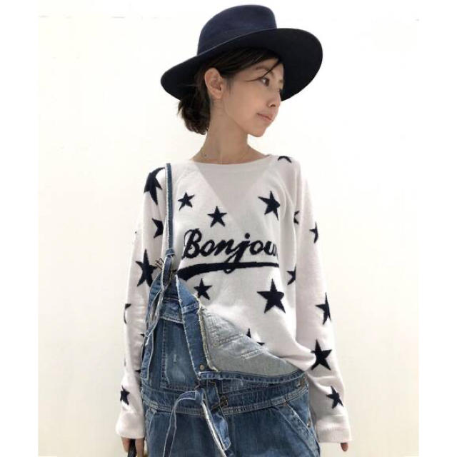 L'Appartement DEUXIEME CLASSE(アパルトモンドゥーズィエムクラス)のアパルトモン別注 QUEENEBELLE STAR Bonjour KNIT◆ レディースのトップス(ニット/セーター)の商品写真