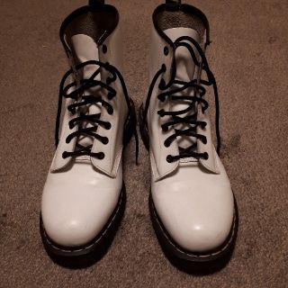 ドクターマーチン(Dr.Martens)のDr.Martens　白　UK10 　8ホール(ブーツ)