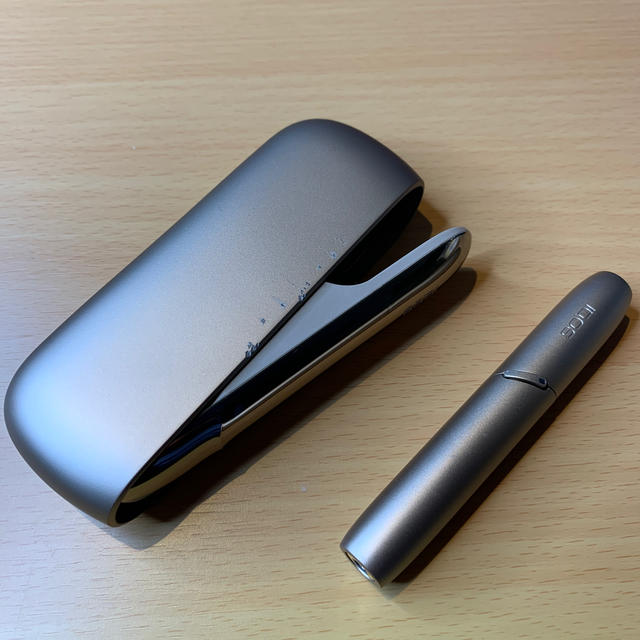 IQOS(アイコス)のIQOS3 ブリリアントゴールド　中古品 メンズのファッション小物(タバコグッズ)の商品写真