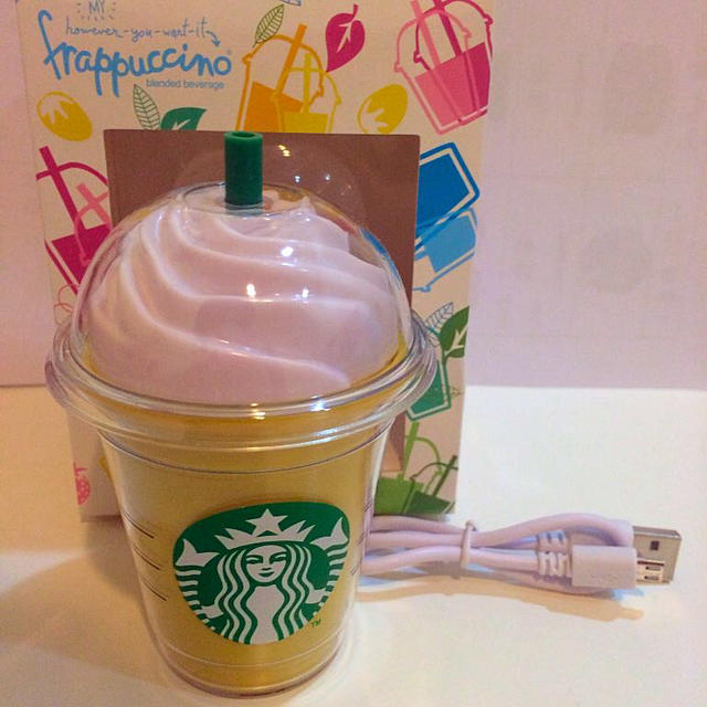 Starbucks Coffee(スターバックスコーヒー)の新品・正規品♡スターバックス 充電器yl スマホ/家電/カメラのスマートフォン/携帯電話(バッテリー/充電器)の商品写真