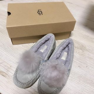 アグ(UGG)のUGG モカシン ダコタ ポンポン(スリッポン/モカシン)