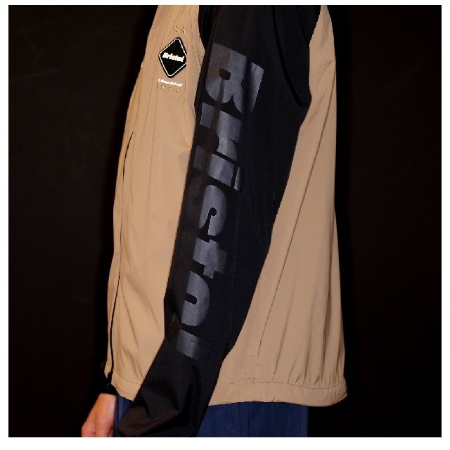 F.C.R.B.(エフシーアールビー)のFCRB STRETCH LIGHT WEIGHT HOODED メンズのジャケット/アウター(ブルゾン)の商品写真