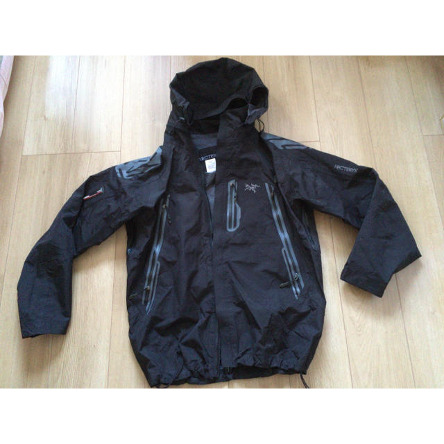 ARC'TERYX - arc'teryxアークテリクスマウンテンパーカー黒 ARC'TERYX - arc'teryxアークテリクスマウンテンパーカー黒