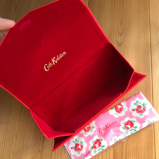 Cath Kidston(キャスキッドソン)の未使用 キャスキッドソン マグネット メガネケース  レディースのファッション小物(サングラス/メガネ)の商品写真