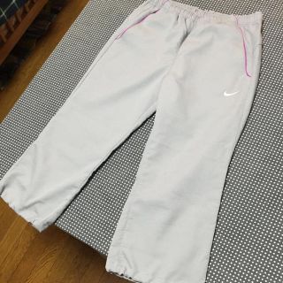 ナイキ(NIKE)のナイキのパンツ♡グレーMサイズ(カジュアルパンツ)