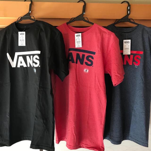 VANS(ヴァンズ)の華様専用　アカウント閉じます！VANS クラシックTシャツ ブラック新品未使用 メンズのトップス(Tシャツ/カットソー(半袖/袖なし))の商品写真