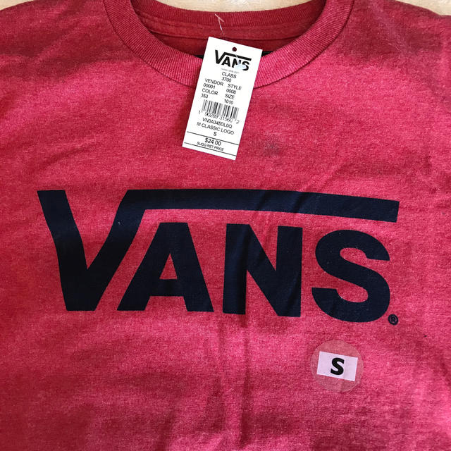 VANS(ヴァンズ)のアカウント閉じます！VANS クラシックTシャツ レッド 新品未使用 メンズのトップス(Tシャツ/カットソー(半袖/袖なし))の商品写真