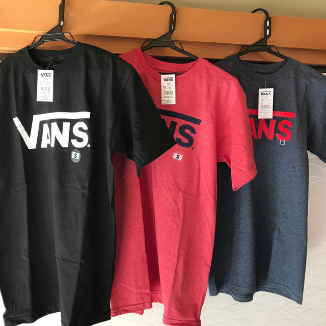 VANS(ヴァンズ)のアカウント閉じます！VANS クラシックTシャツ レッド 新品未使用 メンズのトップス(Tシャツ/カットソー(半袖/袖なし))の商品写真