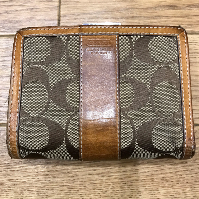 COACH(コーチ)の【中古】COACH コーチ 折りたたみ財布 レディースのファッション小物(財布)の商品写真