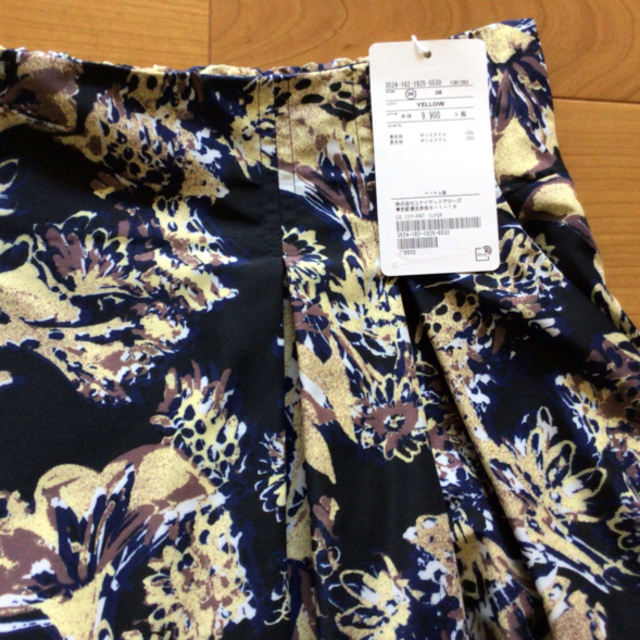 UNITED ARROWS green label relaxing(ユナイテッドアローズグリーンレーベルリラクシング)の新品 グリーンレーベルリラクシング フレアスカート 花柄 紺×黄 36 レディースのスカート(ロングスカート)の商品写真