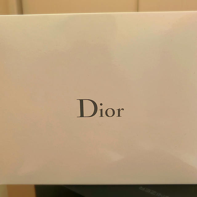 Dior(ディオール)のDIOR タオル グレー 限定品 インテリア/住まい/日用品の日用品/生活雑貨/旅行(タオル/バス用品)の商品写真