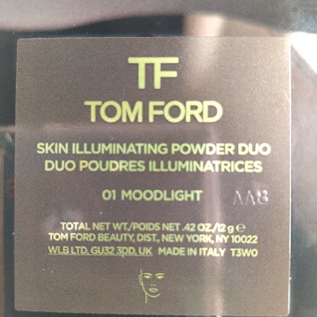 TOM FORD(トムフォード)のTOM FORD スキン イルミネイティング パウダー デュオ 01ムードライト コスメ/美容のベースメイク/化粧品(フェイスパウダー)の商品写真