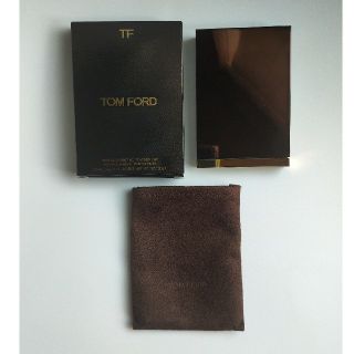 トムフォード(TOM FORD)のTOM FORD スキン イルミネイティング パウダー デュオ 01ムードライト(フェイスパウダー)