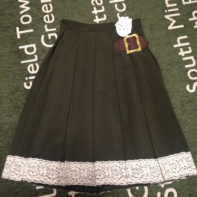 an another angelus(アンアナザーアンジェラス)のアンジェラス レリーフバックルスカート レディースのスカート(ひざ丈スカート)の商品写真