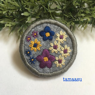 482.お花の刺繍ブローチ✴︎受注製作(コサージュ/ブローチ)