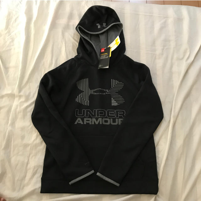 UNDER ARMOUR(アンダーアーマー)の送料無料！アンダーアーマーパーカー140サイズ新品タグ付き キッズ/ベビー/マタニティのキッズ服男の子用(90cm~)(ジャケット/上着)の商品写真