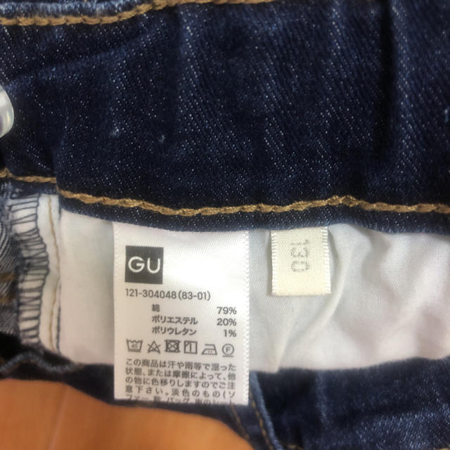 GU(ジーユー)のGU デニムジーンズ 130cm キッズ/ベビー/マタニティのキッズ服男の子用(90cm~)(パンツ/スパッツ)の商品写真