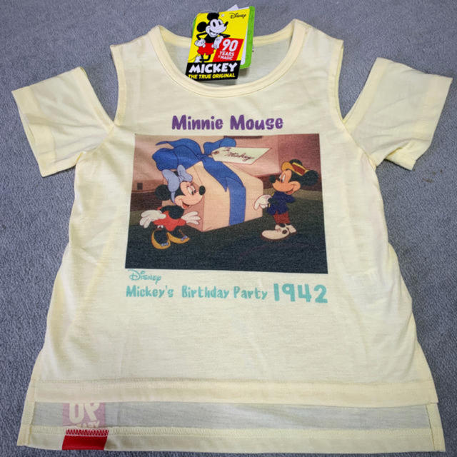 Disney(ディズニー)のビンテージ ミッキー Tシャツ オフショル イエロー 子供　100 キッズ/ベビー/マタニティのキッズ服女の子用(90cm~)(Tシャツ/カットソー)の商品写真