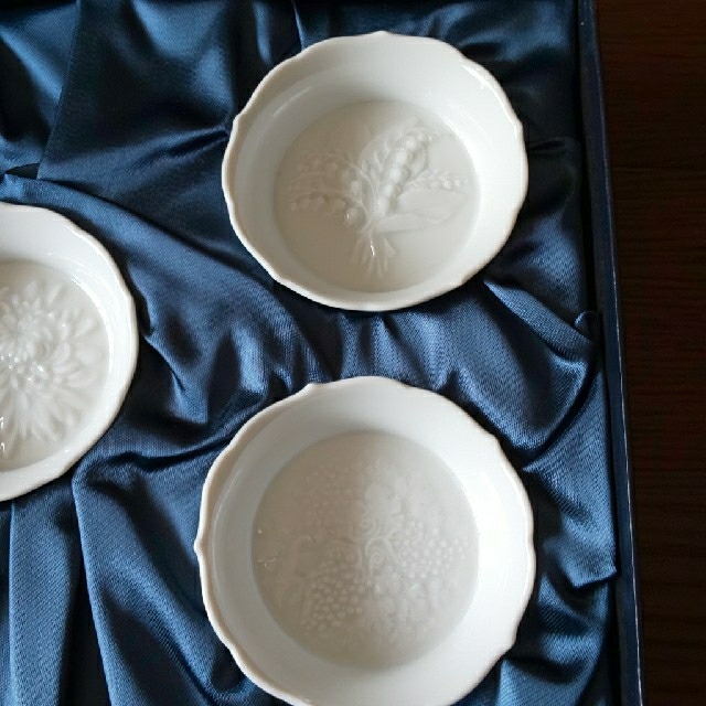 MEISSEN(マイセン)のマイセン白磁  小皿  ５個 インテリア/住まい/日用品のキッチン/食器(食器)の商品写真