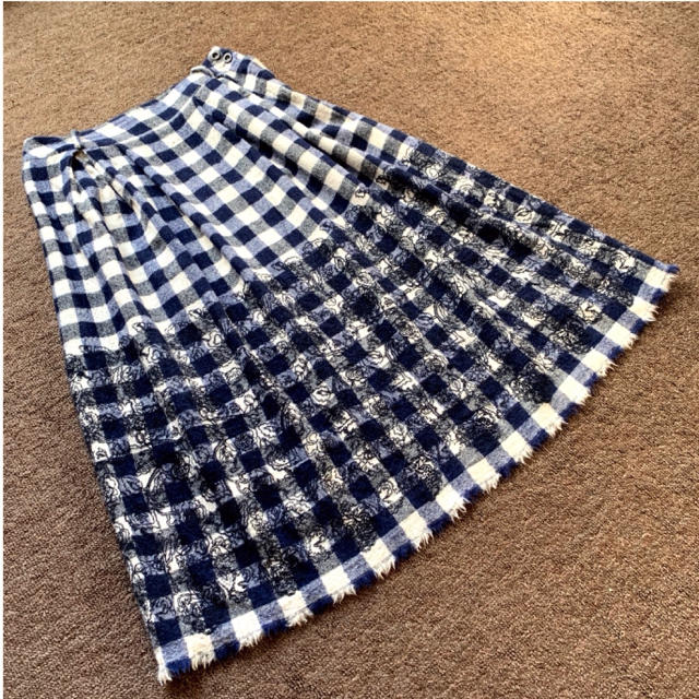 45R■縮絨ウール刺繍スカート56,700円